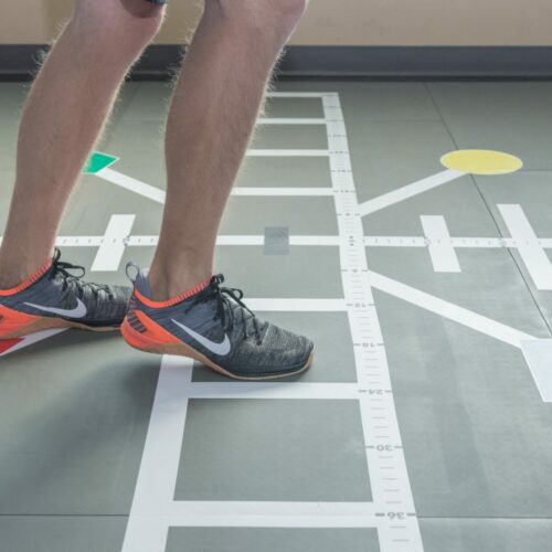 patient doing rehab exercises on smartcells physical therapy mat