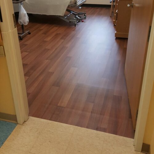 Medical bed on vinyl floor with Smartcells flooring underneath