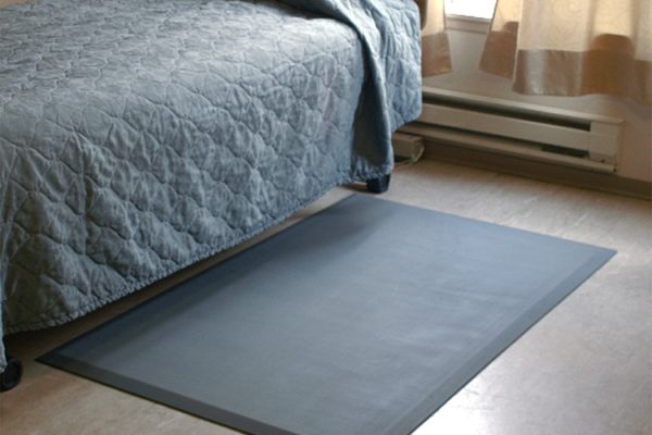 smartcells-fall-protection-bedside-mat-01 smartcells-fall-protection-bedside-mat-01