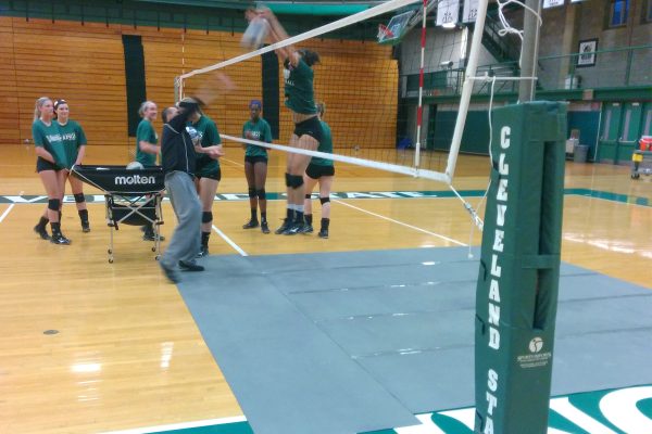 smartcells-volleyball-portland-state Volleyball team training on SmartCells Volleyball mats